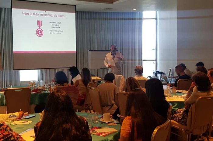 Certificación Customer Experience — Sesión de certificación en sala
